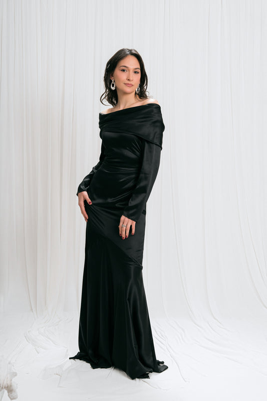Rochie de mătase fără umeri cu drapaj delicat