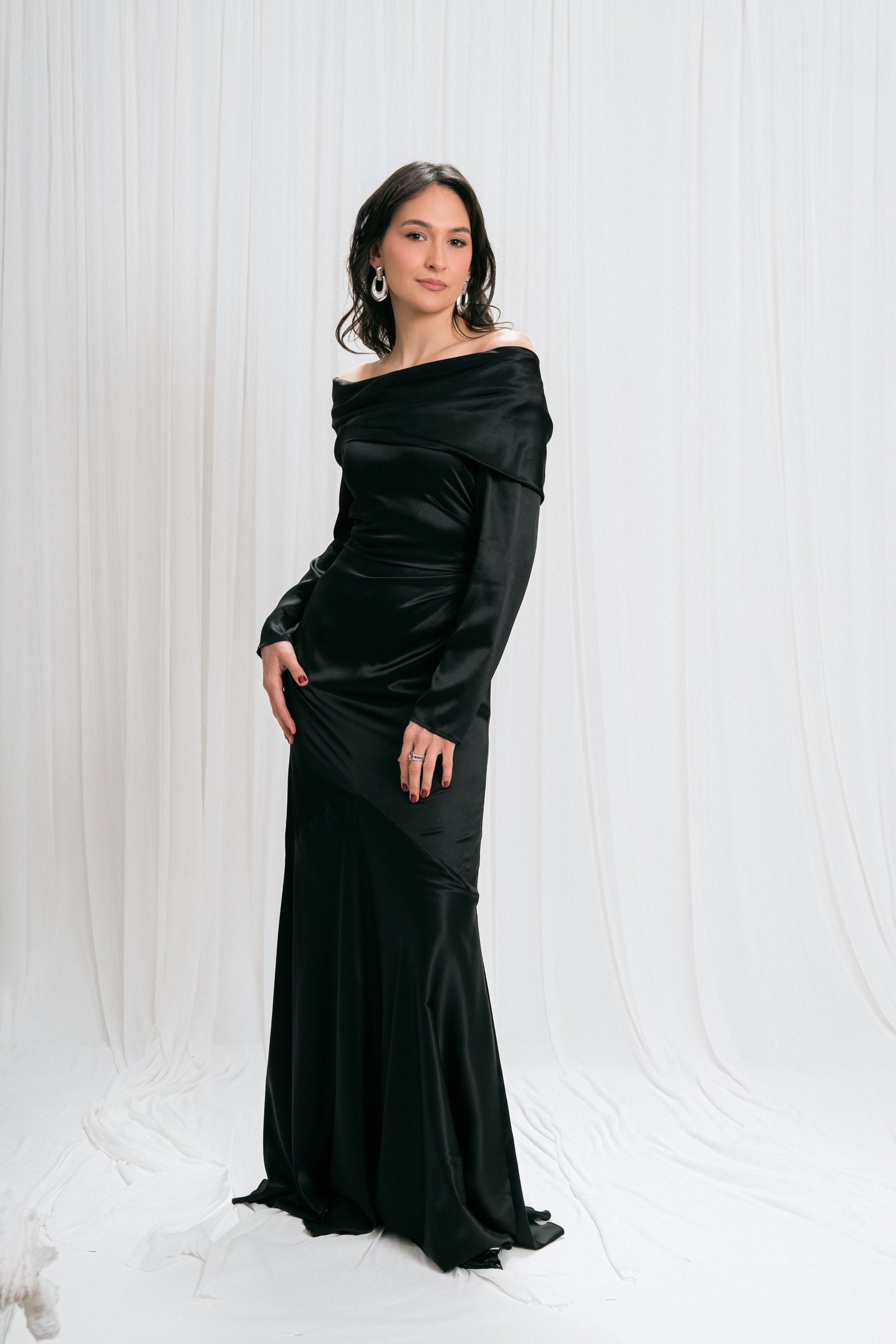 Rochie de mătase fără umeri cu drapaj delicat